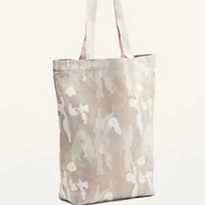 Old Navy Beige & White